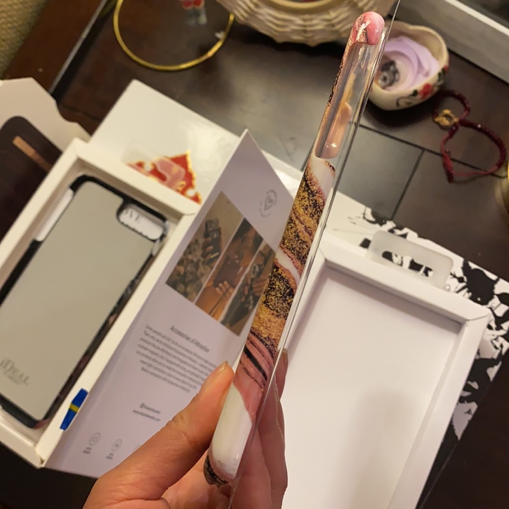 iPhone 7 Plus case - Picture 12 of 13